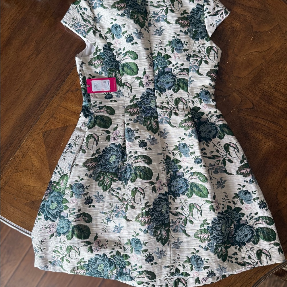 Vince Camuto - Floral, Pleated, Flutter Sleeve Dress NWT - Picture 2 of 6